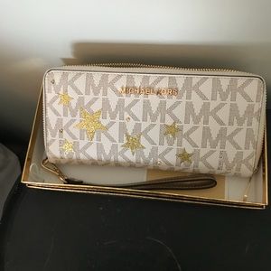 Michael Kors Travel Continental Wallet